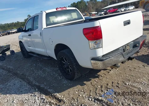 2010 Toyota Tundra Grade 4.6L V8 z USA, uszkodzony, nr VIN 5TFRM5F12AX009736